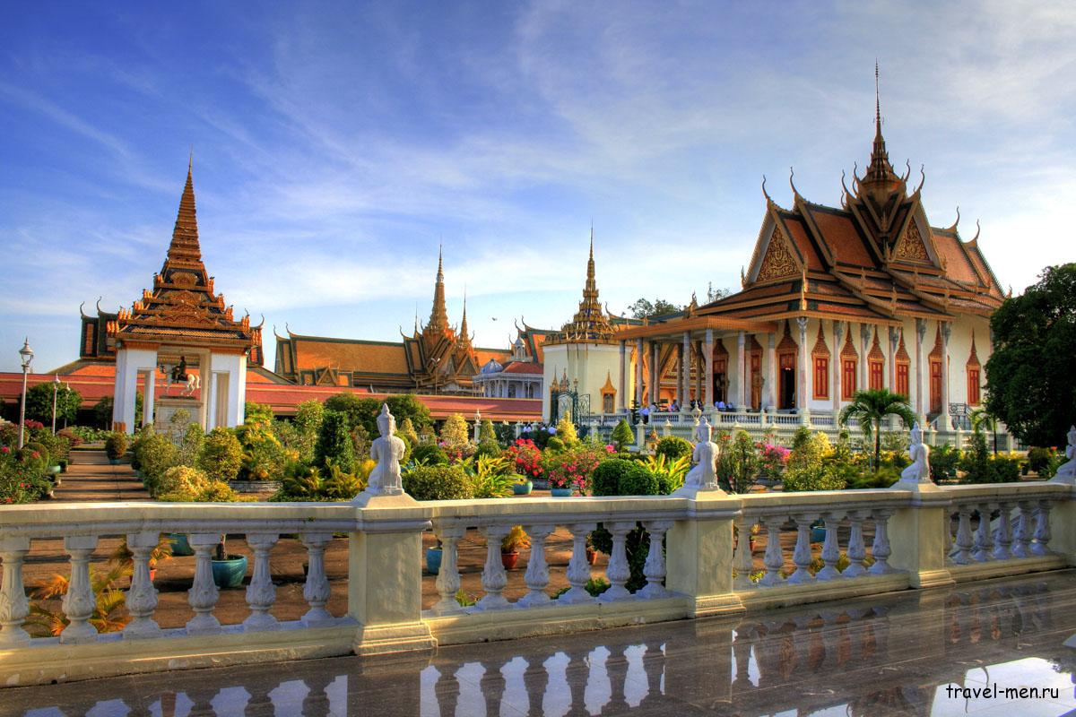 Что посмотреть в Пномпене? Королевский дворец 