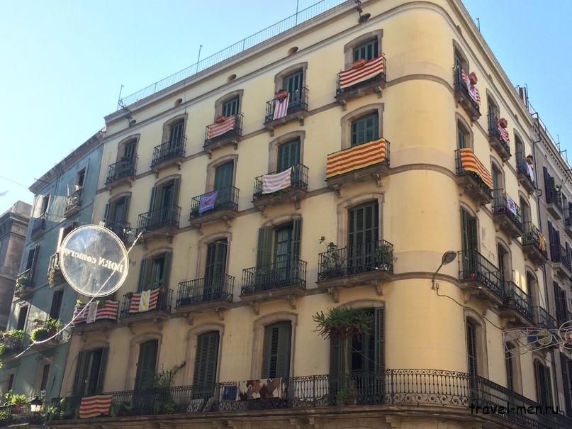 7.12.2018 Барселона. Музеи Флаги Каталонии практически на каждом балконе